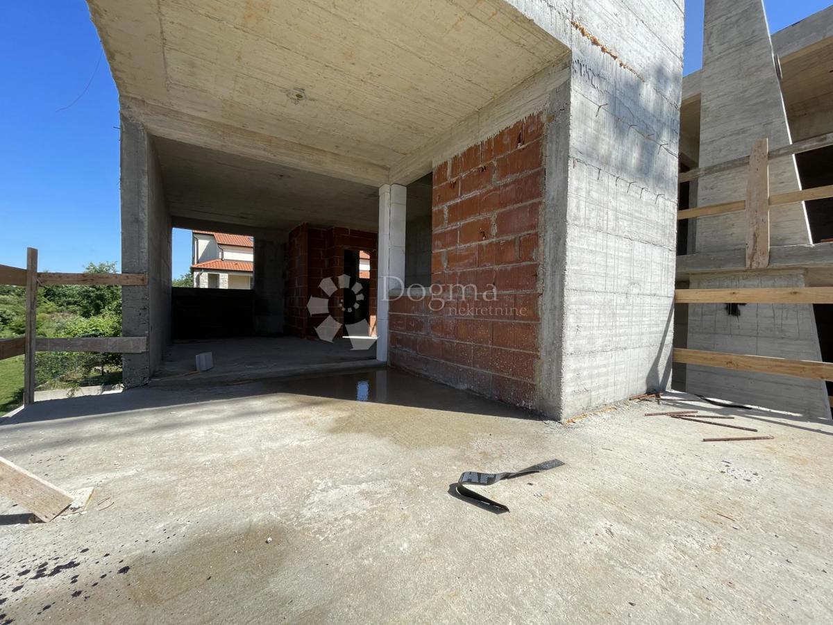 SPAZIOSO APPARTAMENTO CON VISTA MARE, DINTORNI DI UMAGO