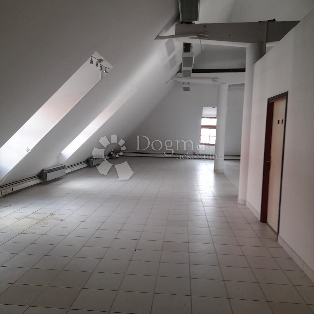 Locale commerciale Centar, Čakovec, 179,04m2