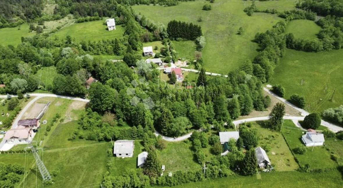 Terreno Korenica, Plitvička Jezera, 957m2