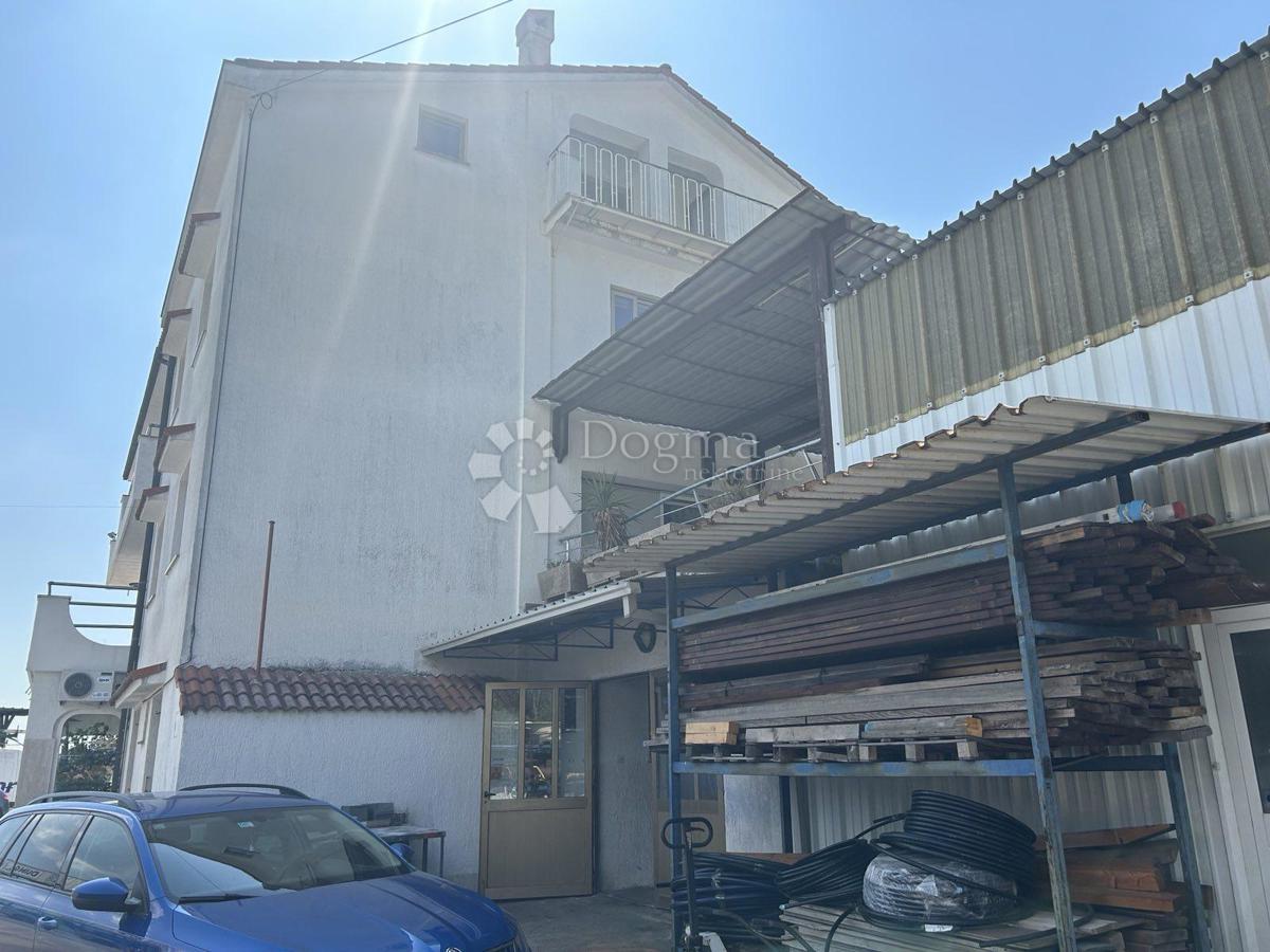 Locale commerciale Marinići, Viškovo, 700m2