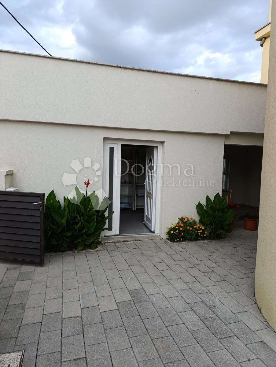 Casa Ljubač, Ražanac, 350,36m2