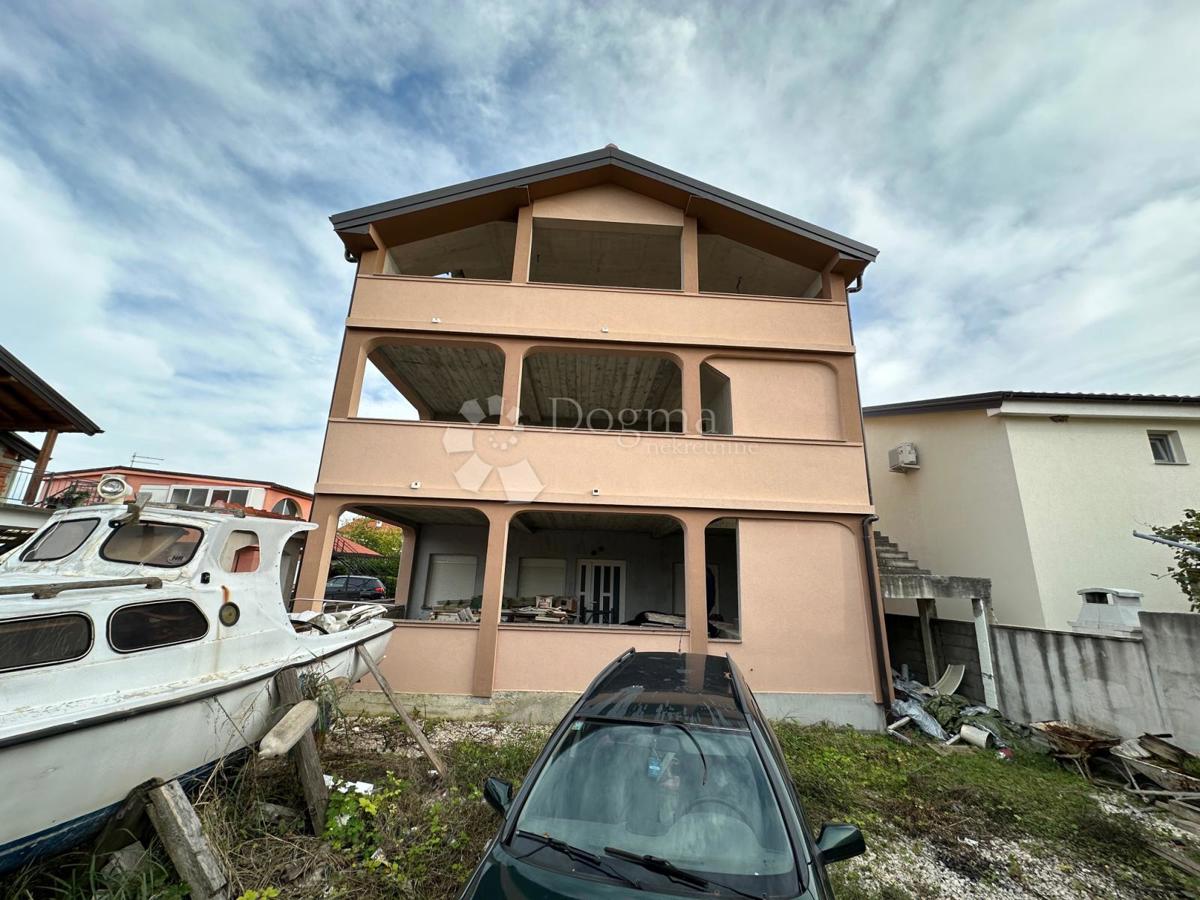 Casa Vrsi, 390m2