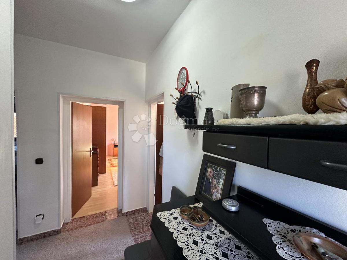 Casa Ličko Cerje, Lovinac, 250m2