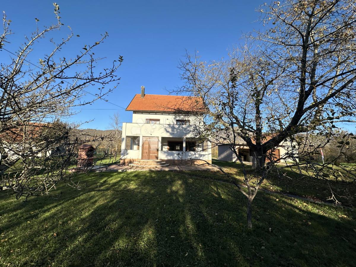 Casa Ličko Cerje, Lovinac, 250m2