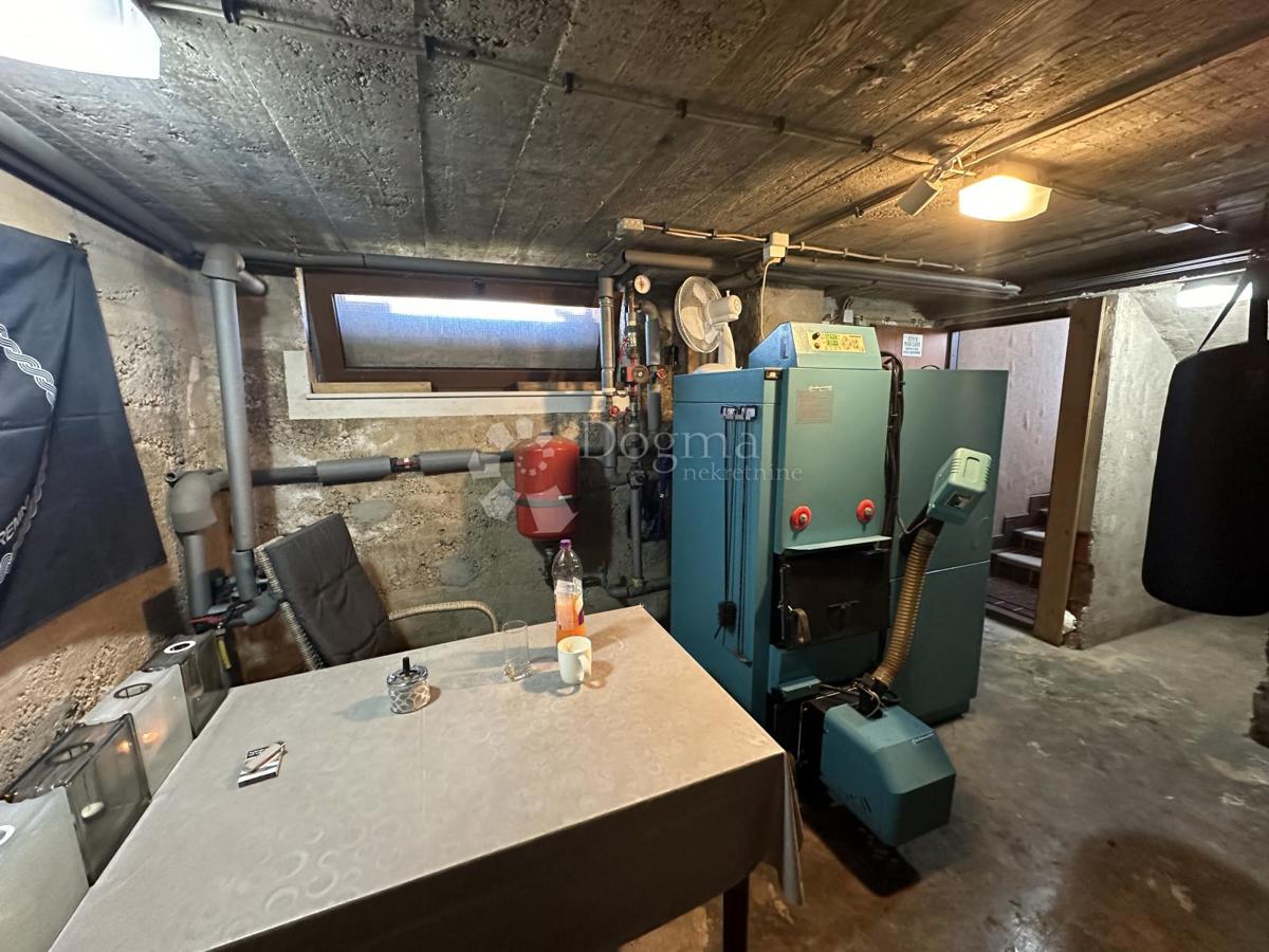 Casa Ličko Cerje, Lovinac, 250m2