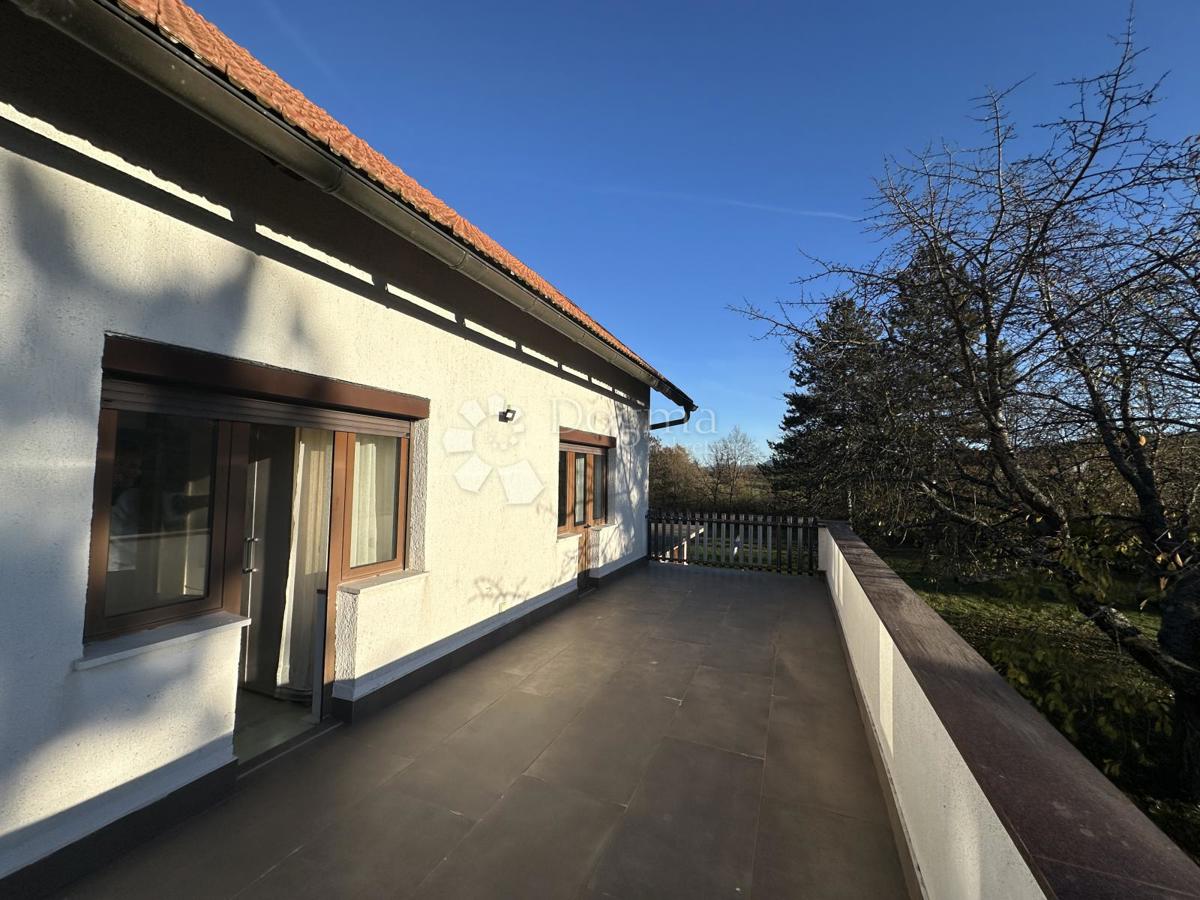 Casa Ličko Cerje, Lovinac, 250m2