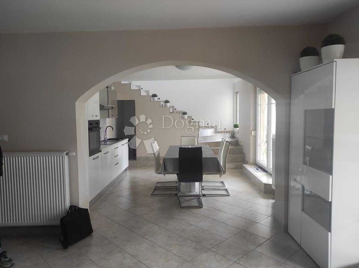 Casa Sopnica, Sesvete, 220m2