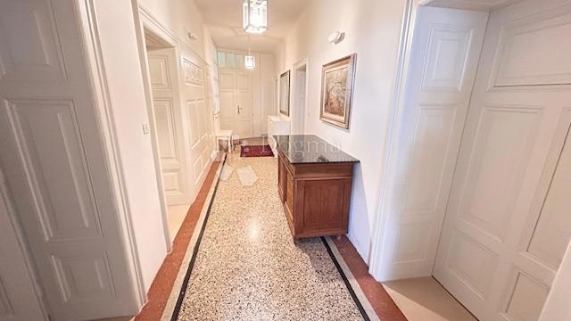 Allogio Opatija - Centar, Opatija, 140m2