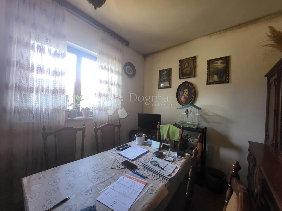Casa a un piano con potenziale vicino alla città.