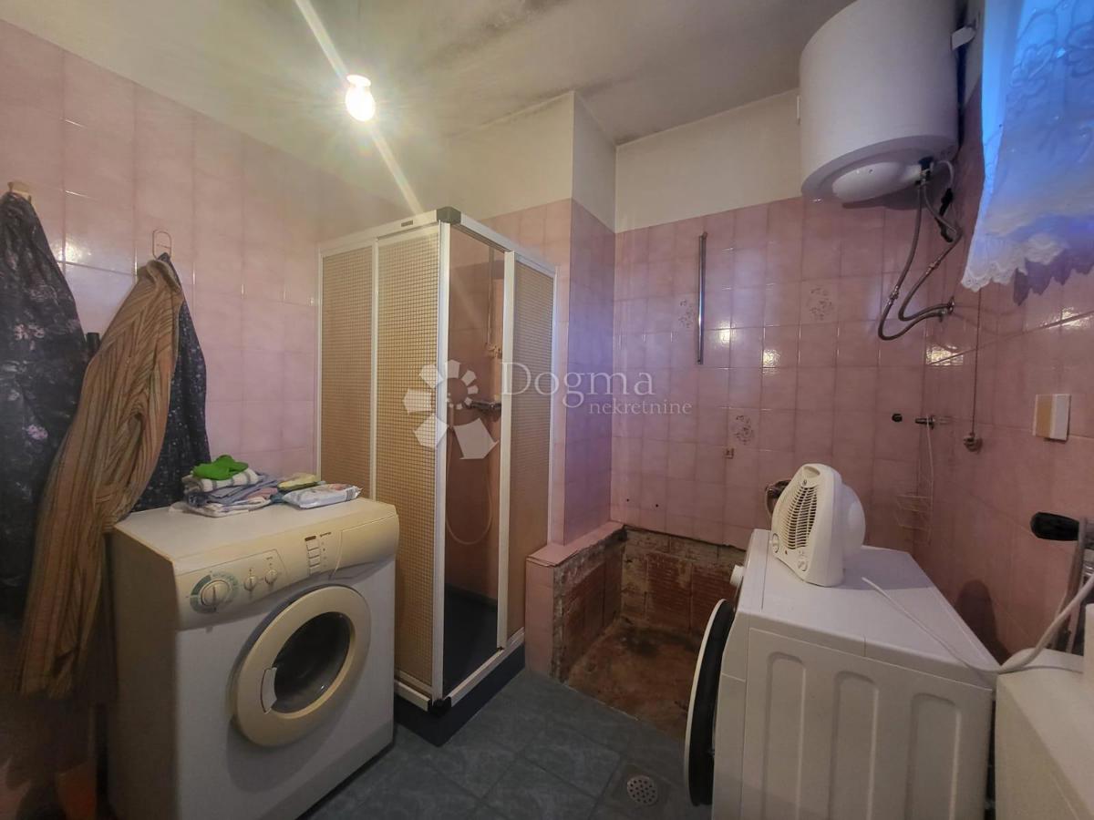 Casa a un piano con potenziale vicino alla città.