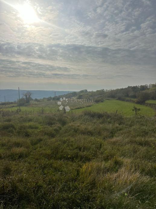 Terreno con progetto per la costruzione di 1-3 ville di lusso con piscina e splendida vista sulla città di Montona