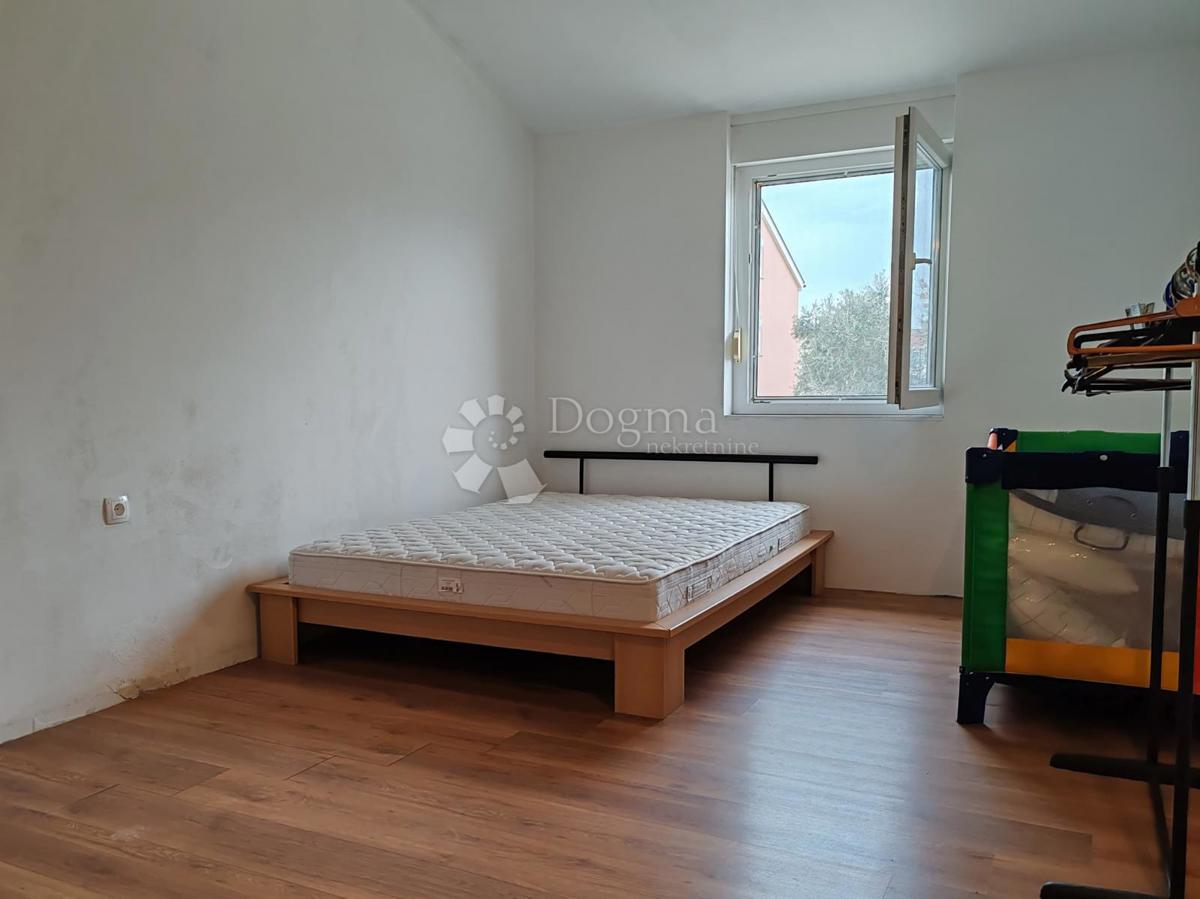 Appartamento Vir 90m² – 300m dalla spiaggia, tre posti auto