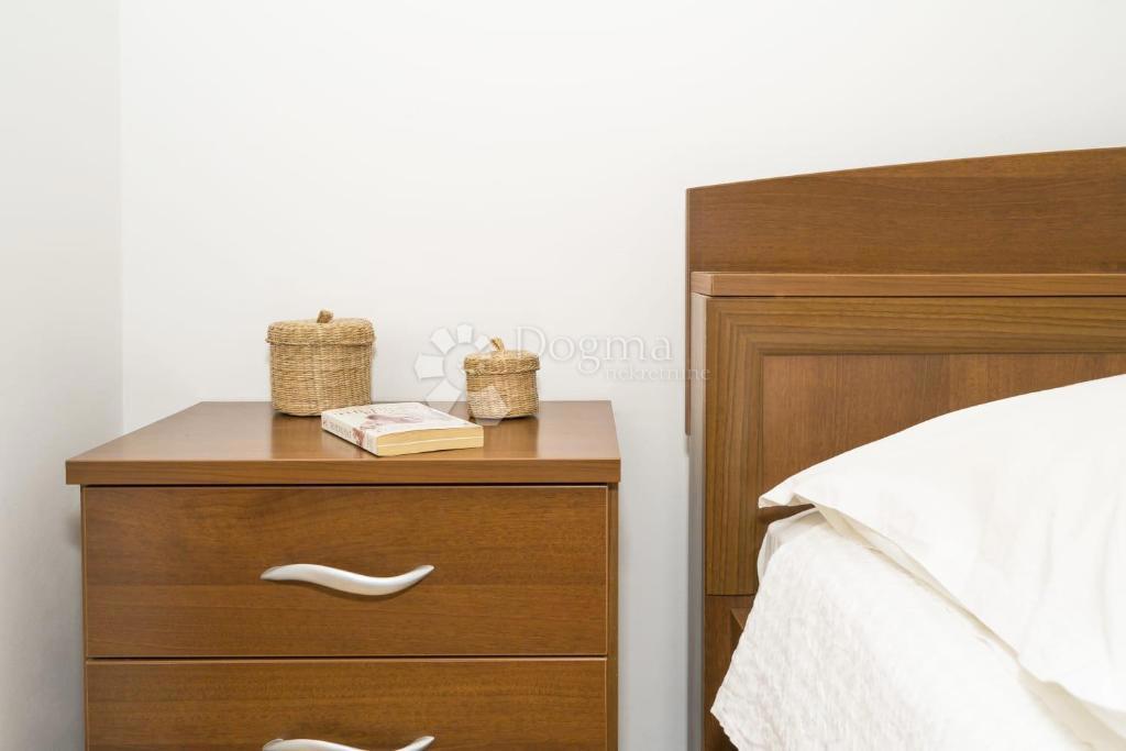 Allogio Jesenice, Dugi Rat, 130m2