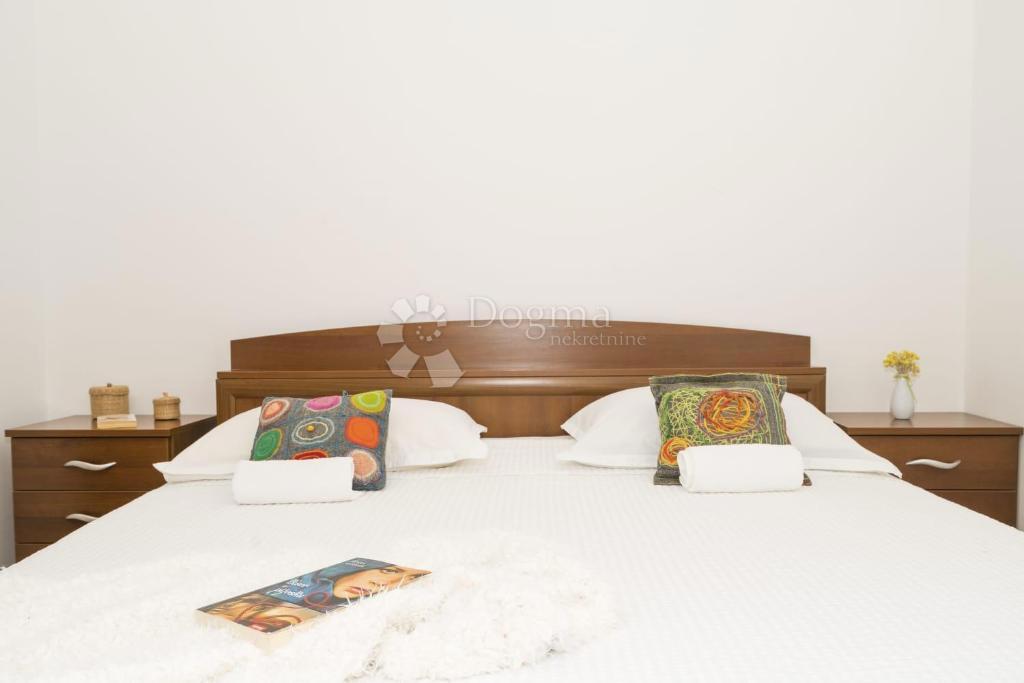 Allogio Jesenice, Dugi Rat, 130m2