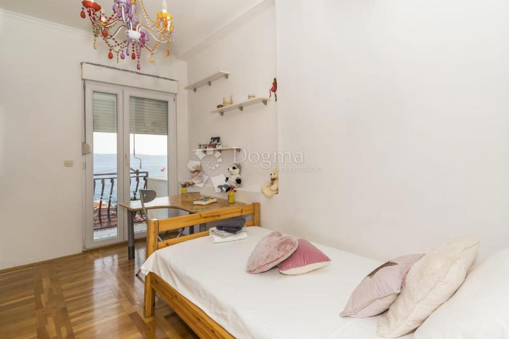 Allogio Jesenice, Dugi Rat, 130m2