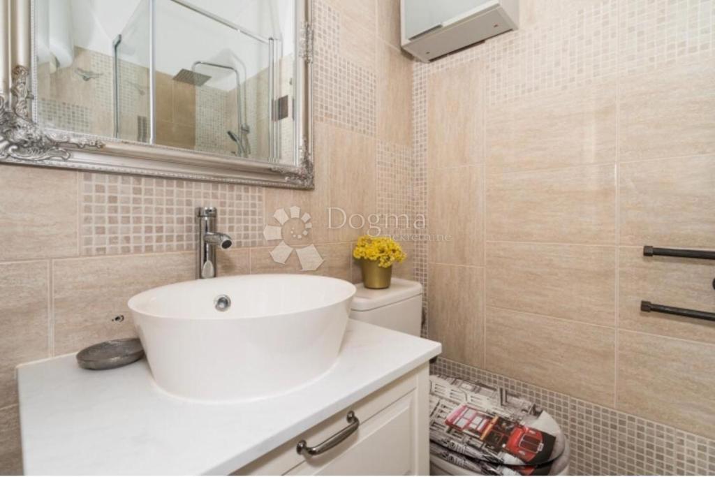 Allogio Jesenice, Dugi Rat, 130m2