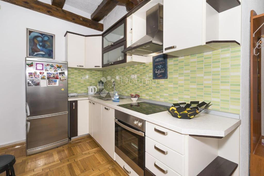 Allogio Jesenice, Dugi Rat, 130m2