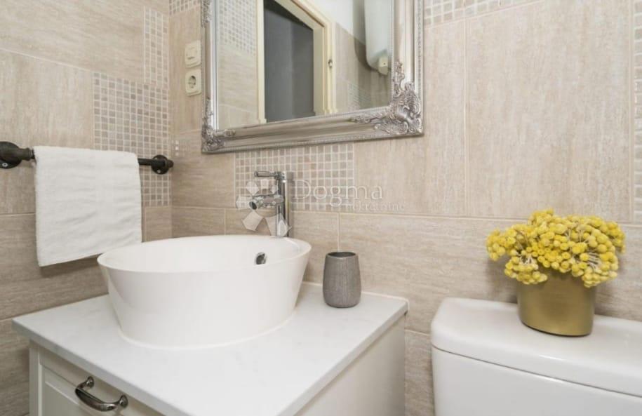 Allogio Jesenice, Dugi Rat, 130m2