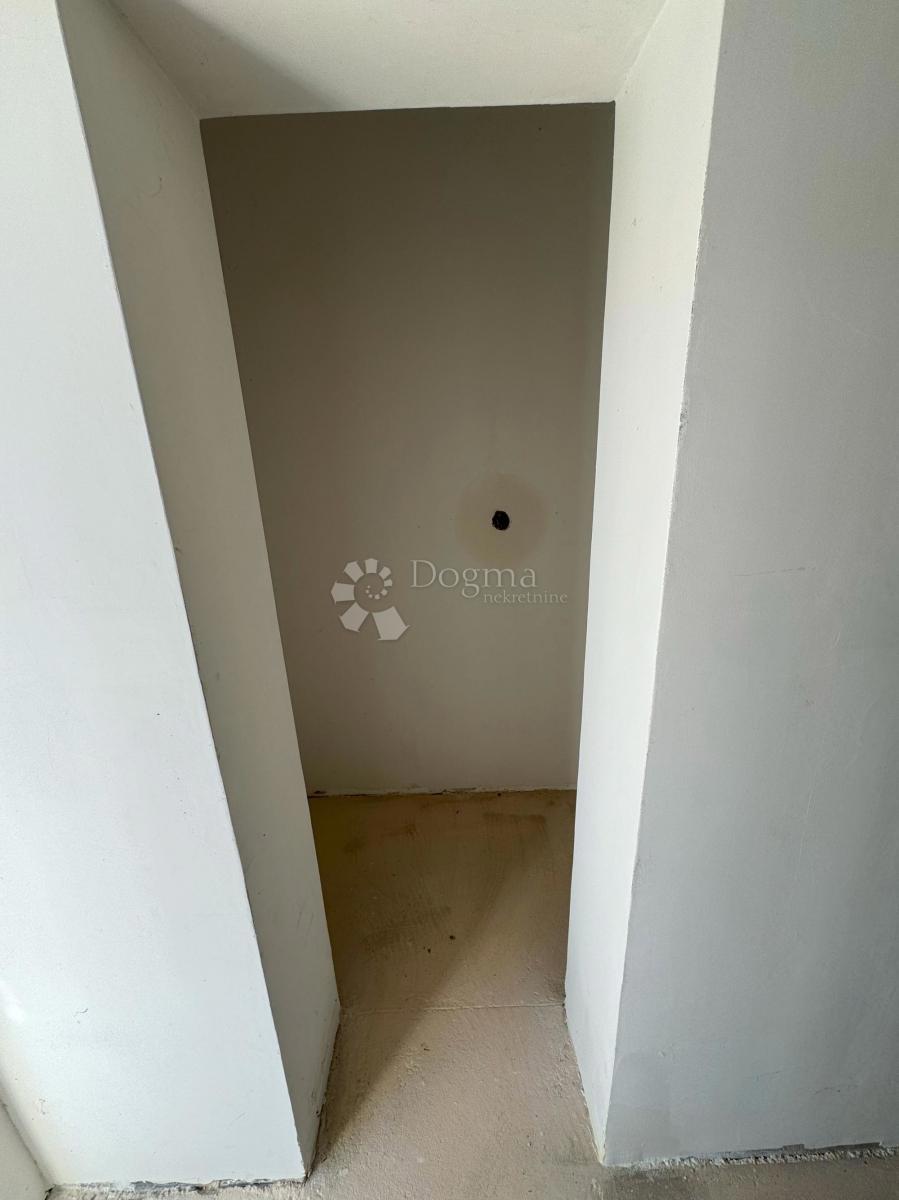 Casa incompiuta a Ražanac con vista mare