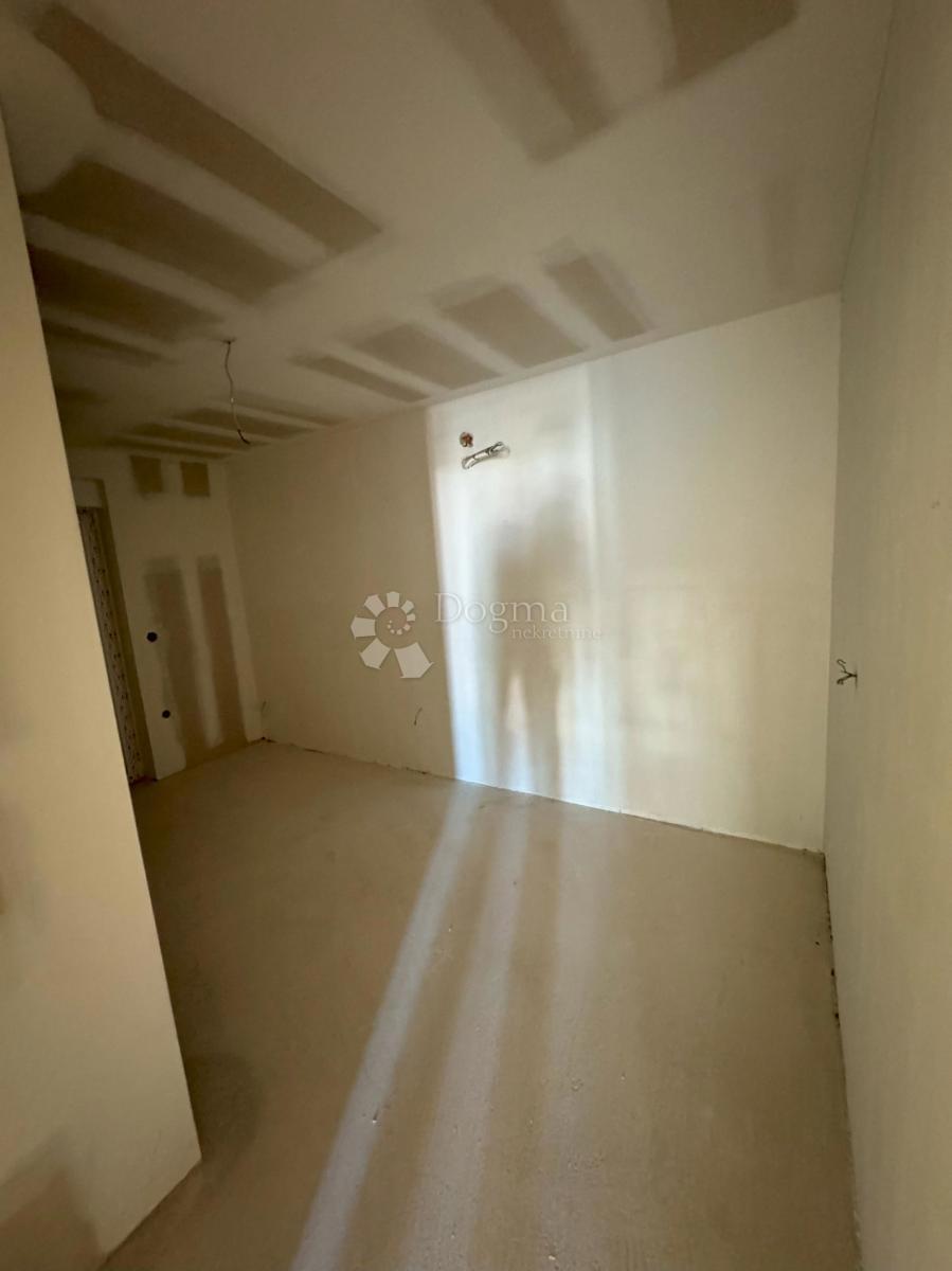 Casa incompiuta a Ražanac con vista mare