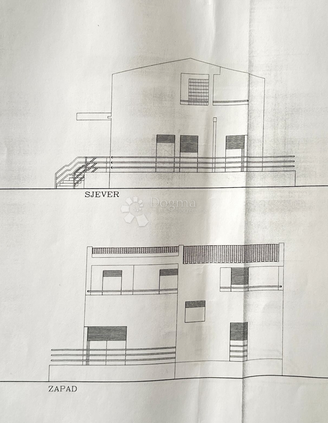 Casa incompiuta a Ražanac con vista mare