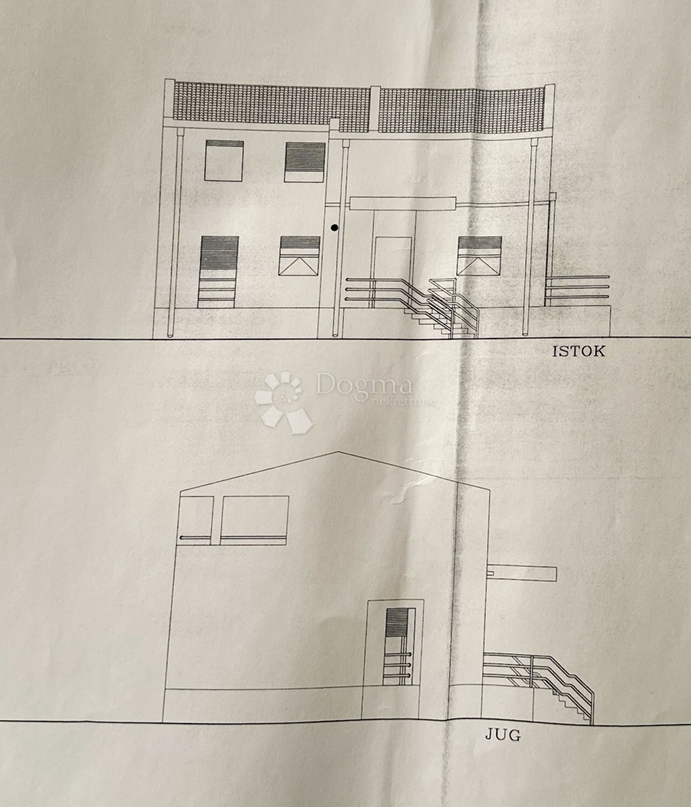 Casa incompiuta a Ražanac con vista mare