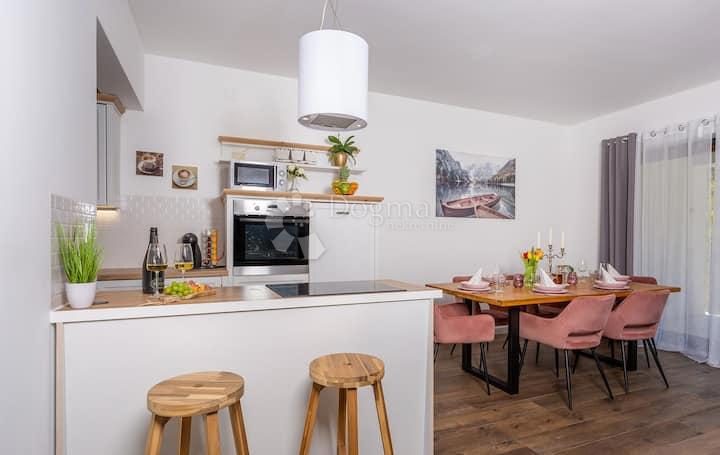 Casa Veprinac, Opatija - Okolica, 181,20m2