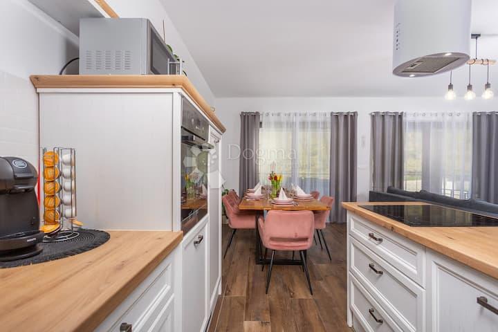 Casa Veprinac, Opatija - Okolica, 181,20m2