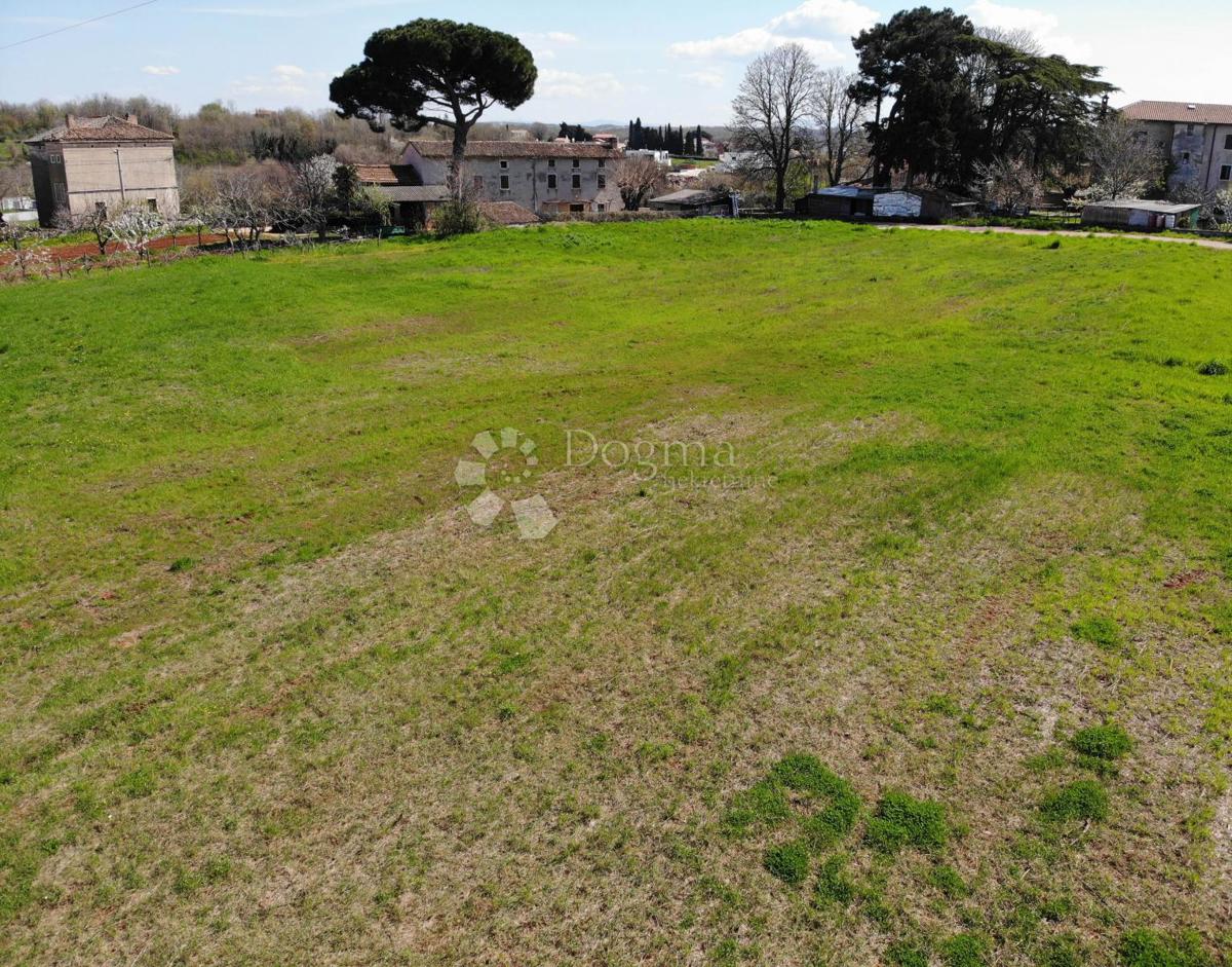 Terreno edificabile Poreč, 1.157m2