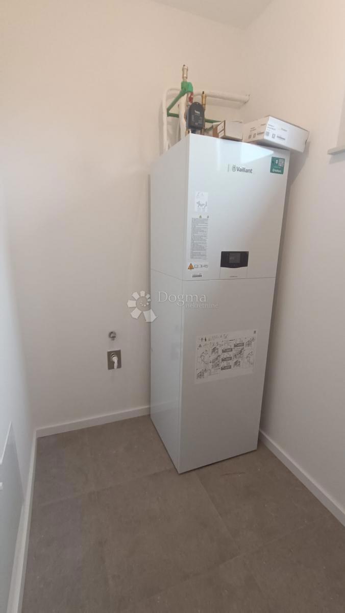 Locale commerciale Dugo Selo - Centar, Dugo Selo, 62,62m2