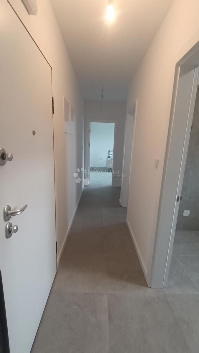 Locale commerciale Dugo Selo - Centar, Dugo Selo, 62,62m2