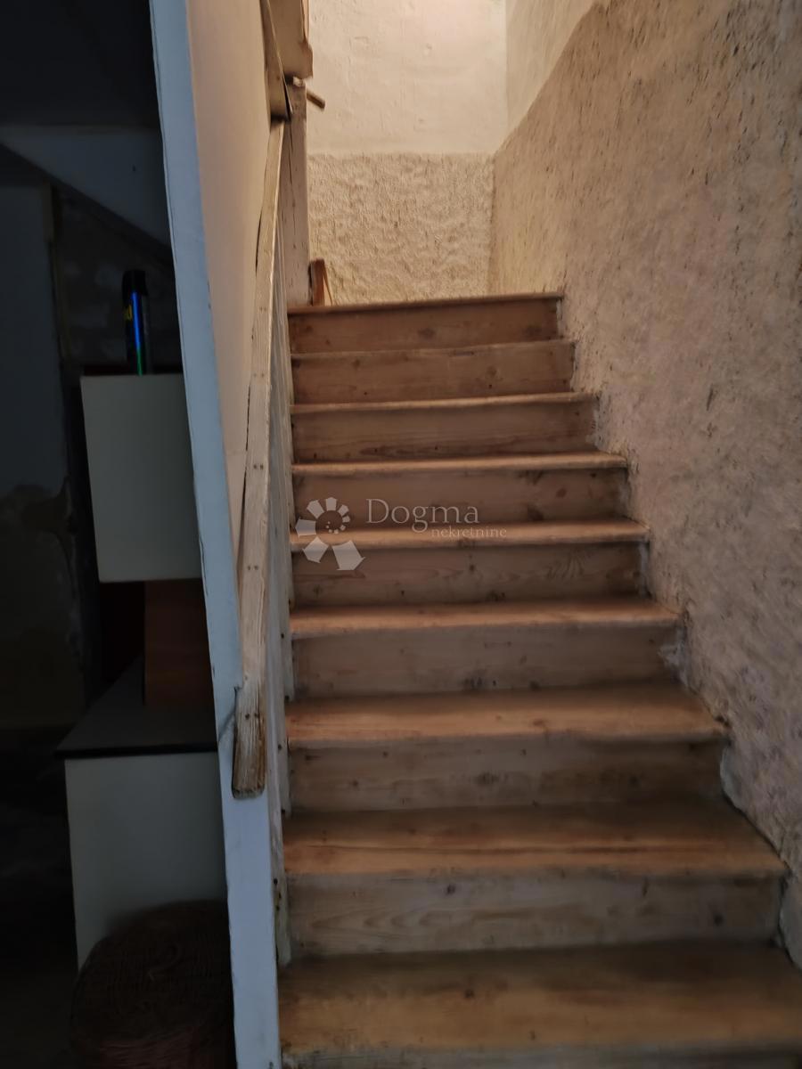 Casa in pietra da ristrutturare, a 10 metri dal mare – Cittanova