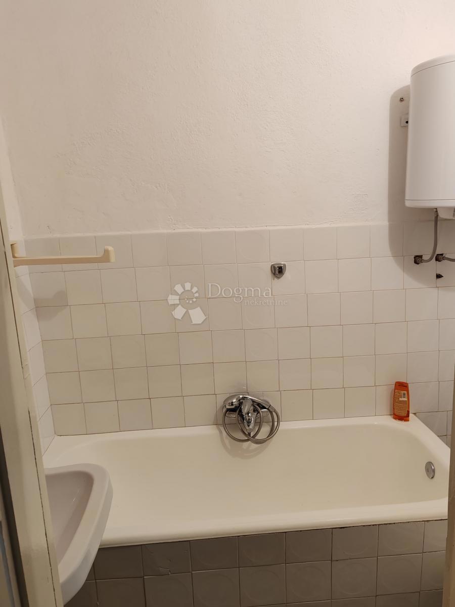 Casa in pietra da ristrutturare, a 10 metri dal mare – Cittanova