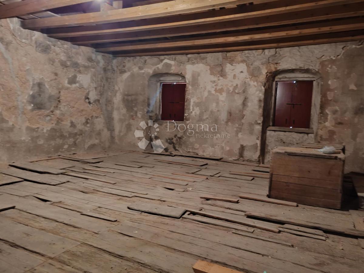 Casa in pietra da ristrutturare, a 10 metri dal mare – Cittanova