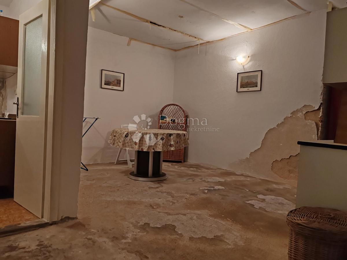 Casa in pietra da ristrutturare, a 10 metri dal mare – Cittanova
