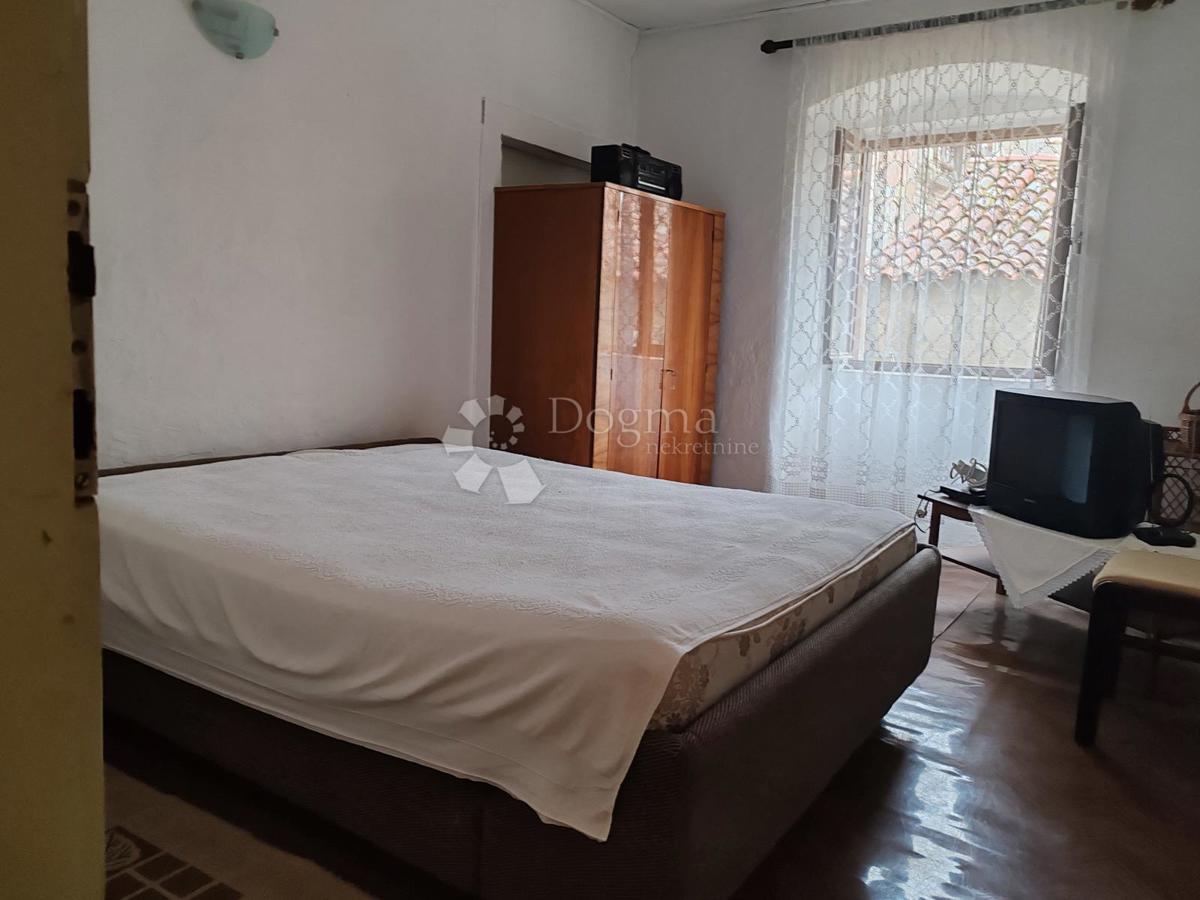 Casa in pietra da ristrutturare, a 10 metri dal mare – Cittanova