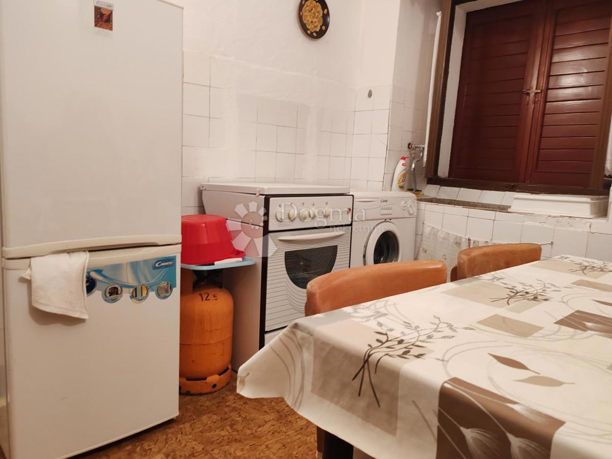 Casa in pietra da ristrutturare, a 10 metri dal mare – Cittanova