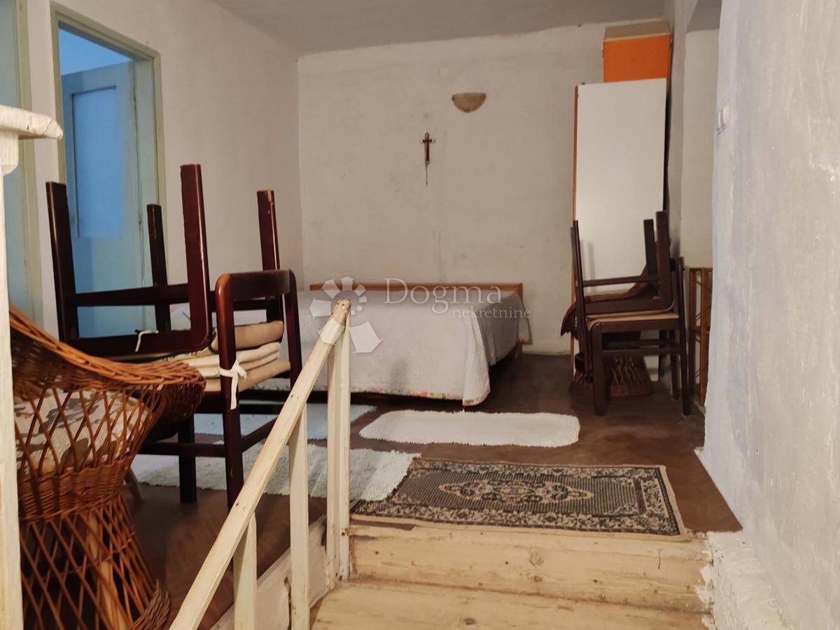 Casa in pietra da ristrutturare, a 10 metri dal mare – Cittanova