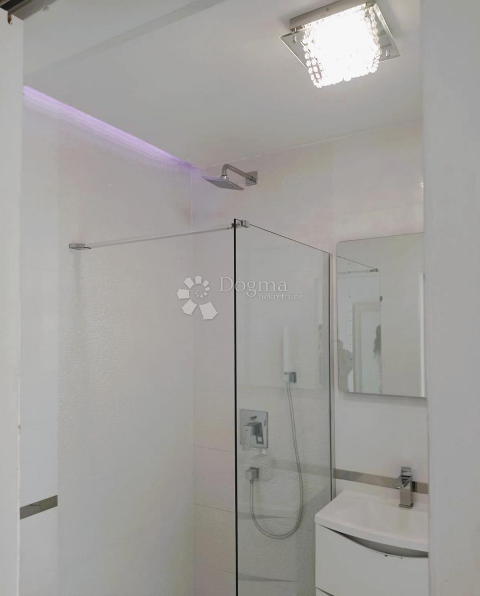 Allogio Baldekin, Šibenik, 62m2