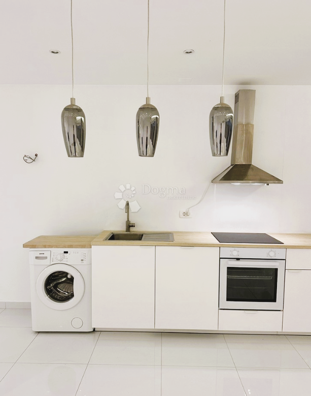 Allogio Baldekin, Šibenik, 62m2