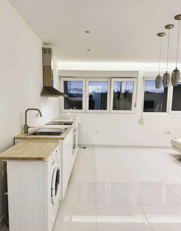 Allogio Baldekin, Šibenik, 62m2