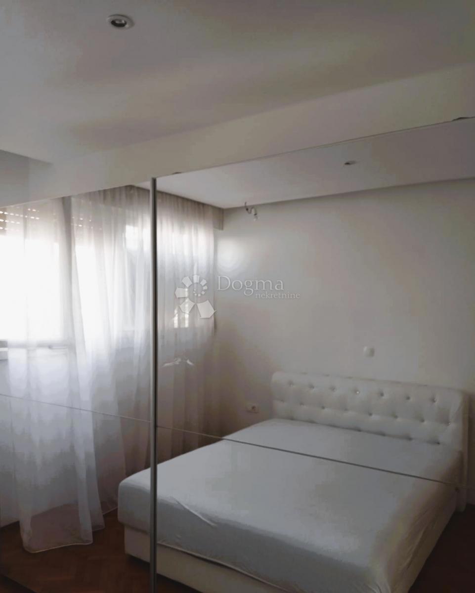 Allogio Baldekin, Šibenik, 62m2