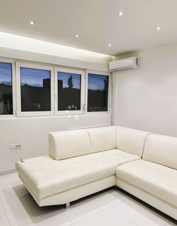 Allogio Baldekin, Šibenik, 62m2