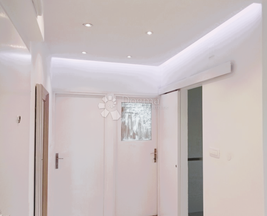 Allogio Baldekin, Šibenik, 62m2