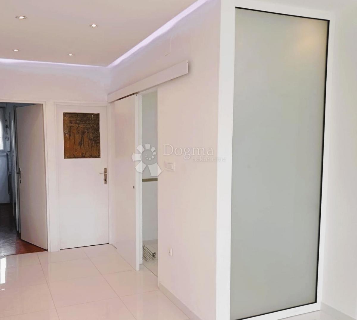 Allogio Baldekin, Šibenik, 62m2