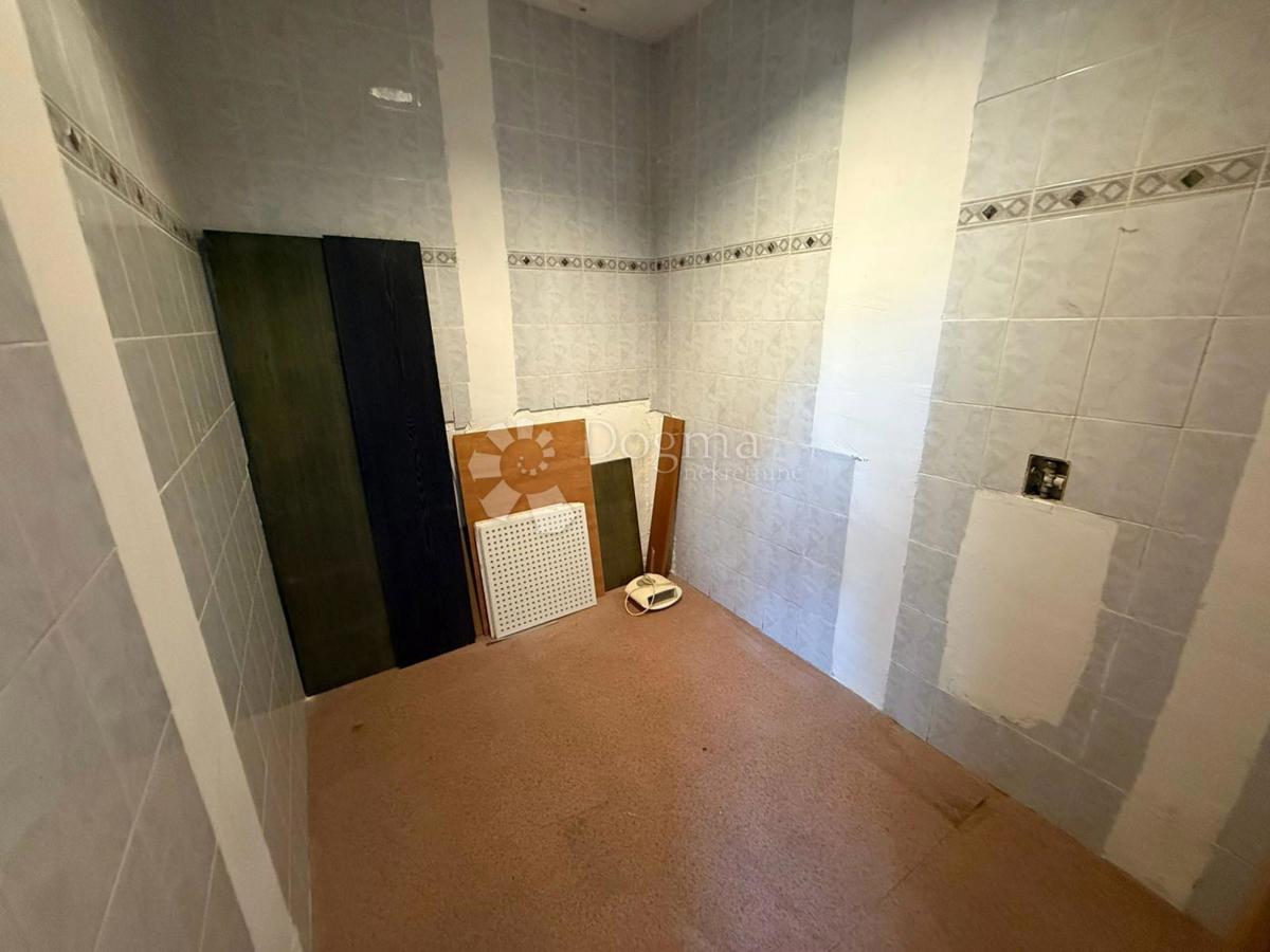 Locale commerciale Centar, Koprivnica, 84,38m2