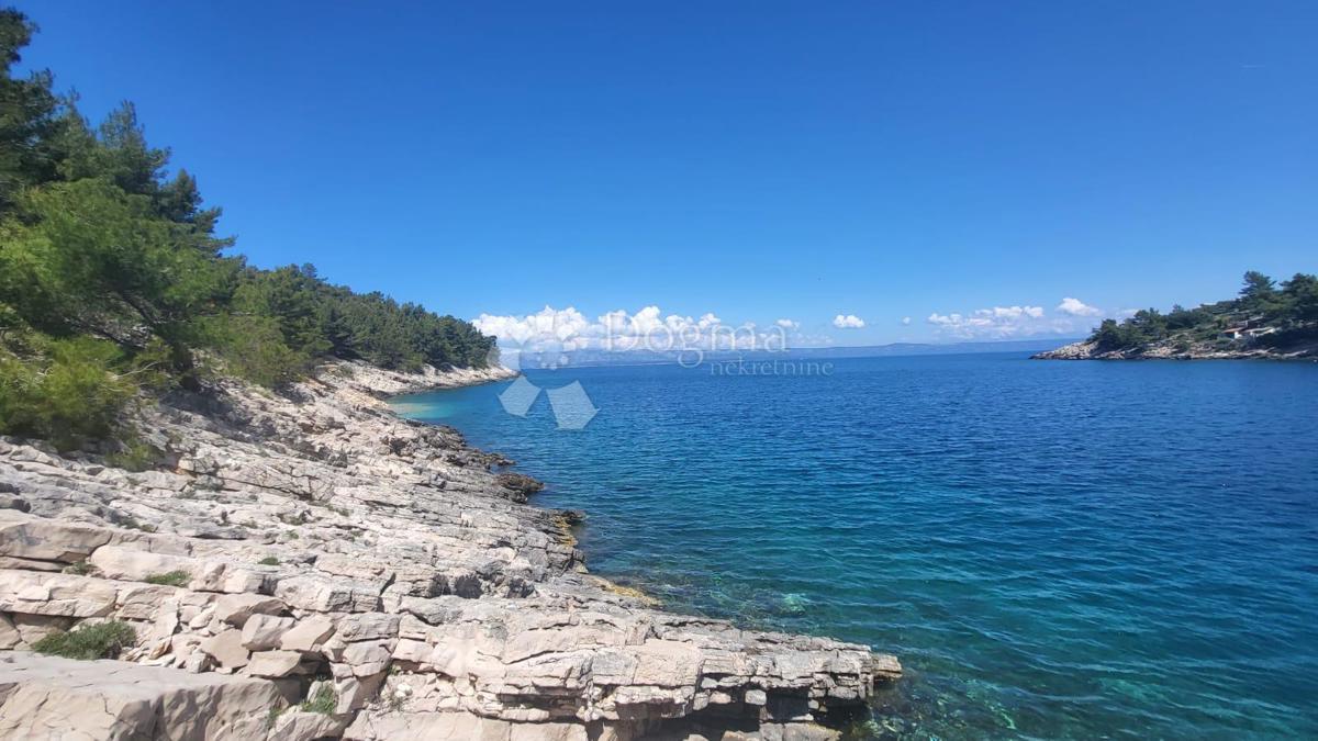 Terreno attraente vicino a Vela Luka, baia di Prapratna