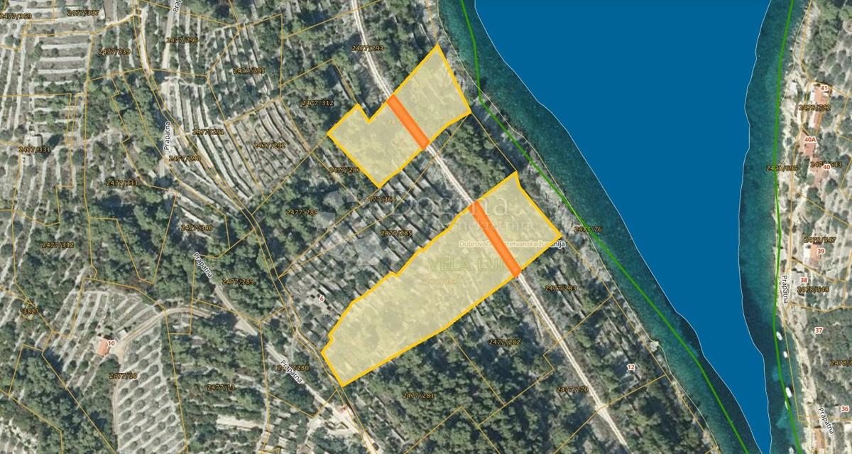 Terreno attraente vicino a Vela Luka, baia di Prapratna