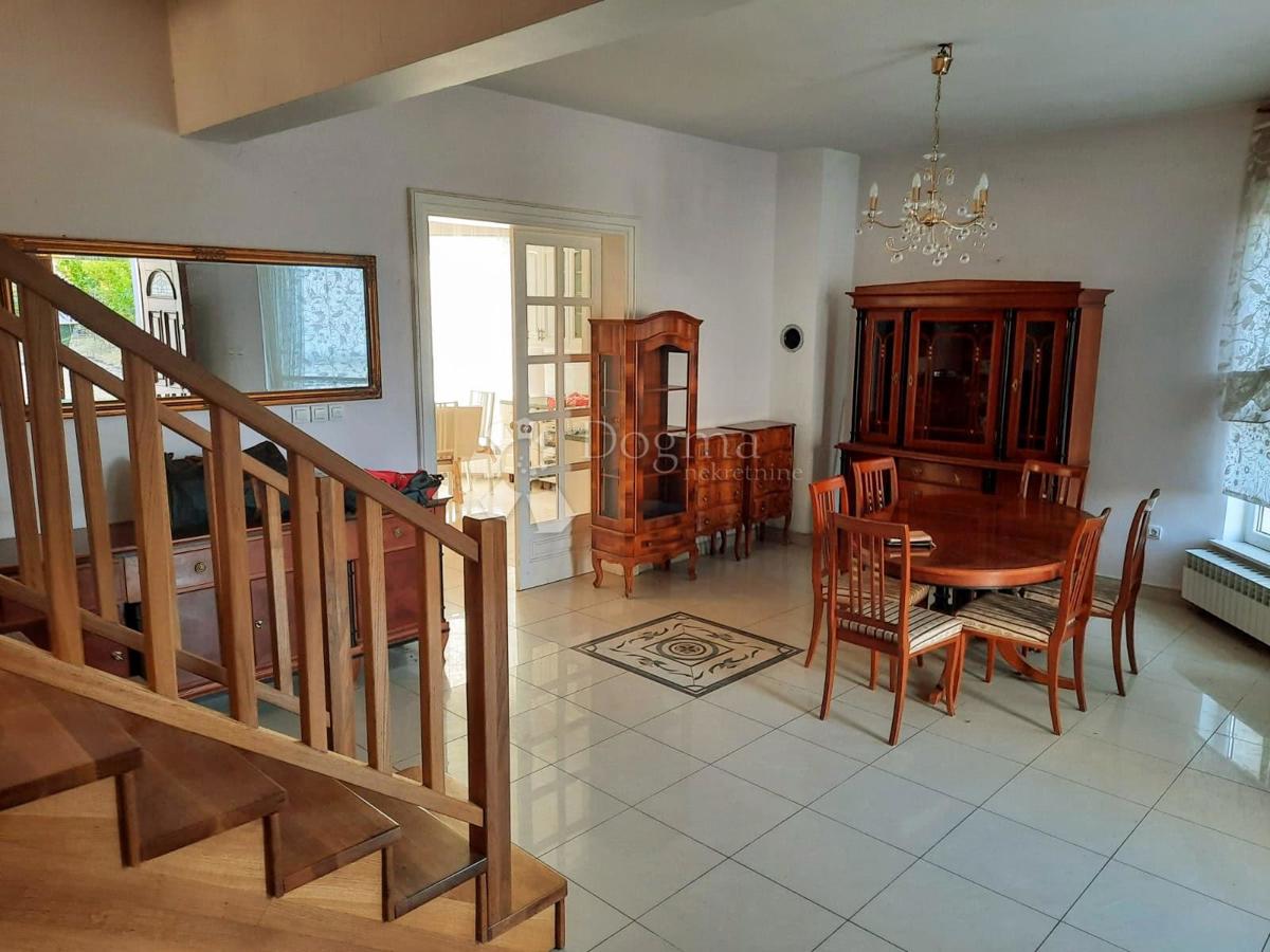 Villa Samobor 200m2 + terreno 1653m2