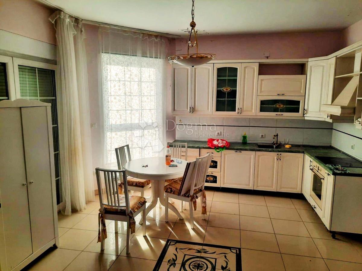 Villa Samobor 200m2 + terreno 1653m2